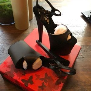 Black matte Pleasers Taboo